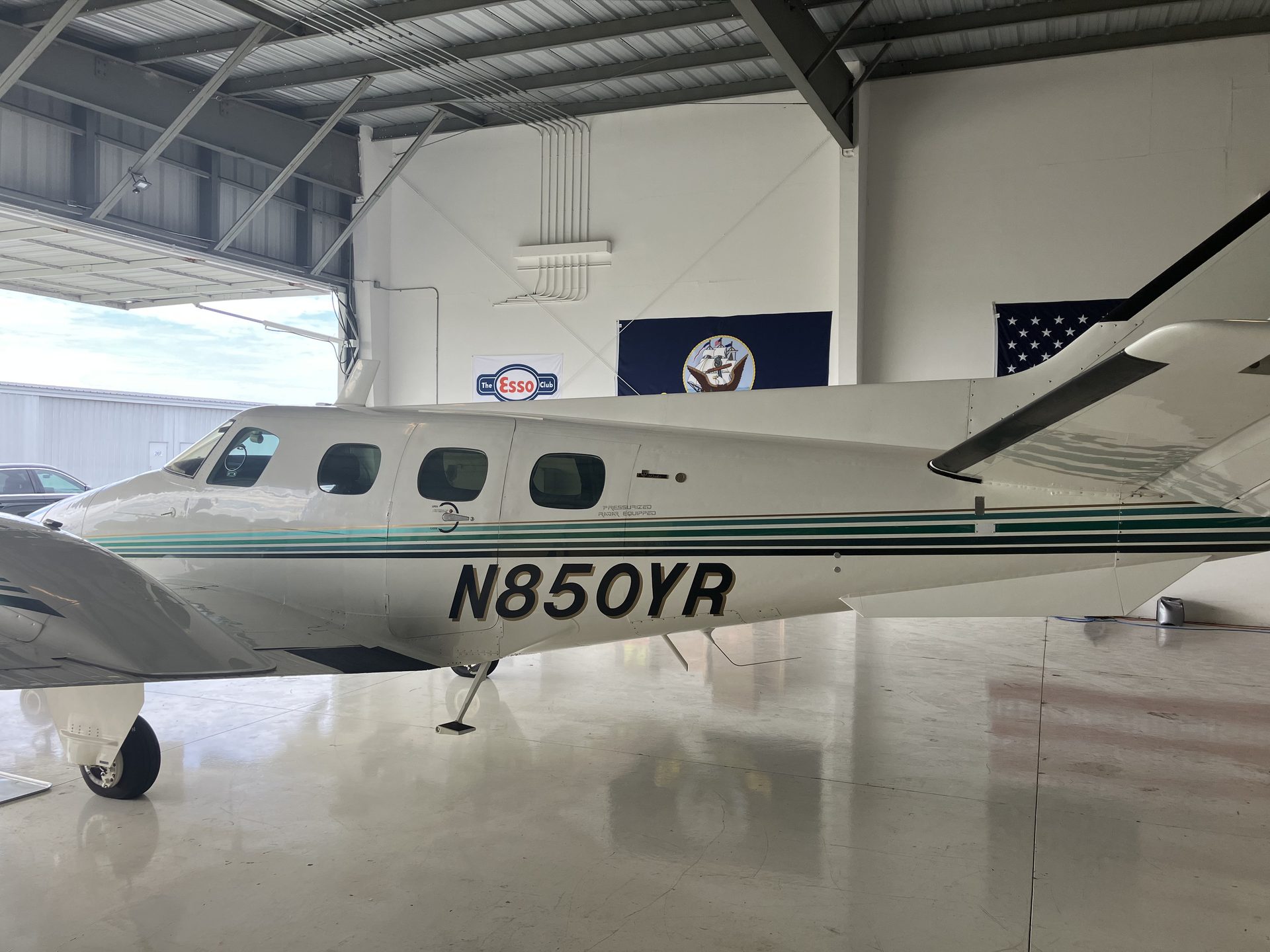 N850YR hangar view
