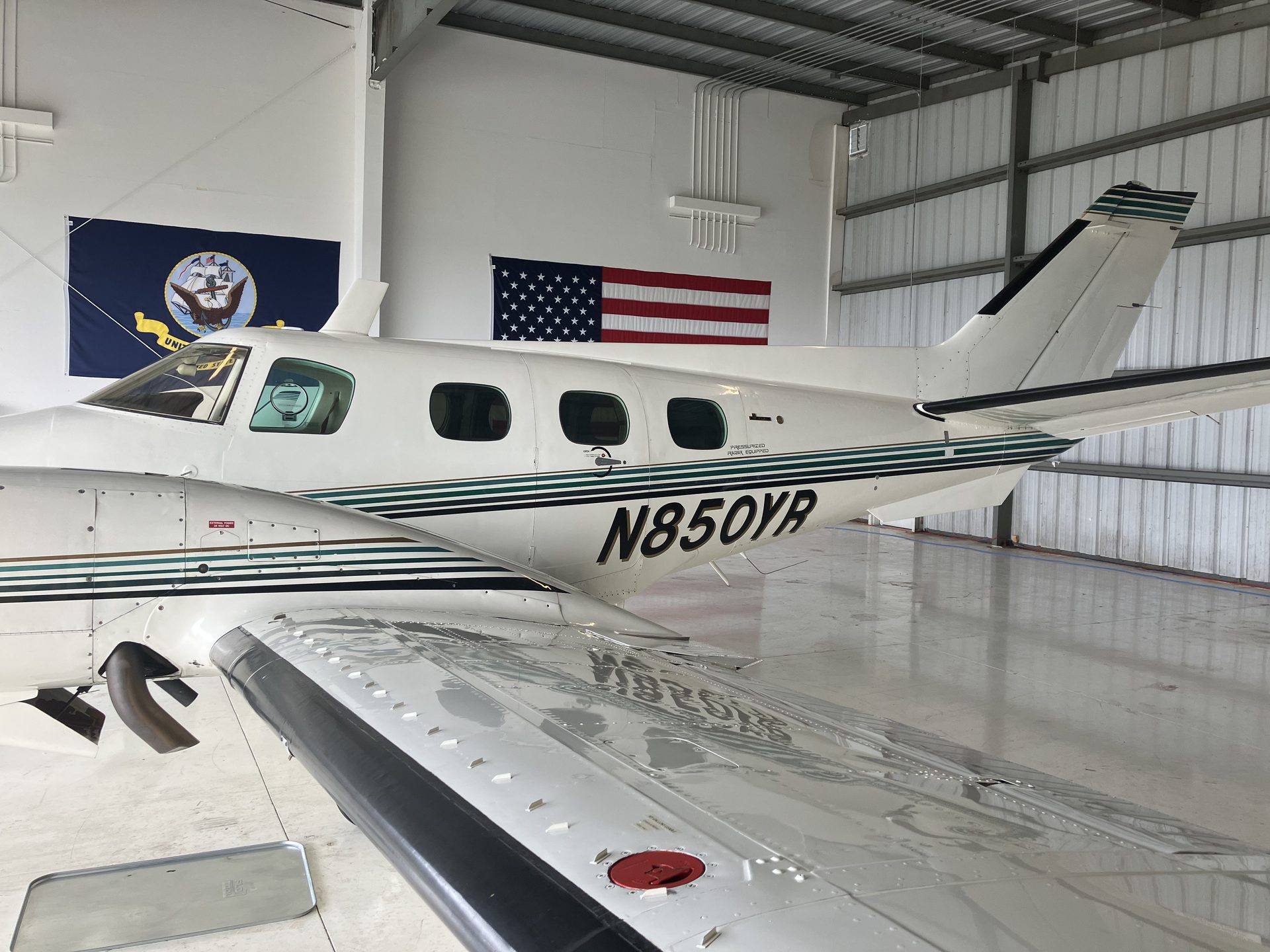 N850YR hangar view