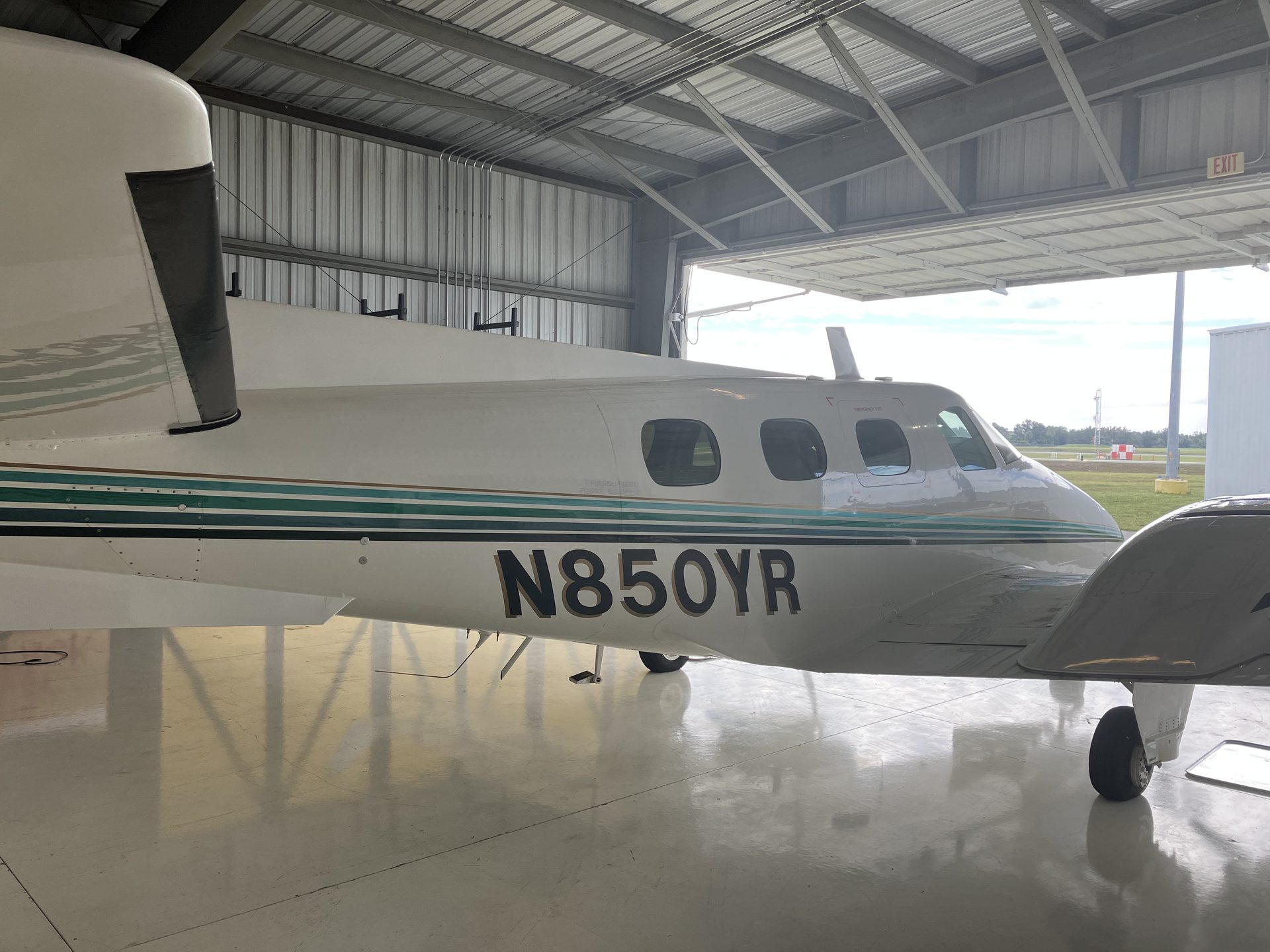 N850YR hangar view