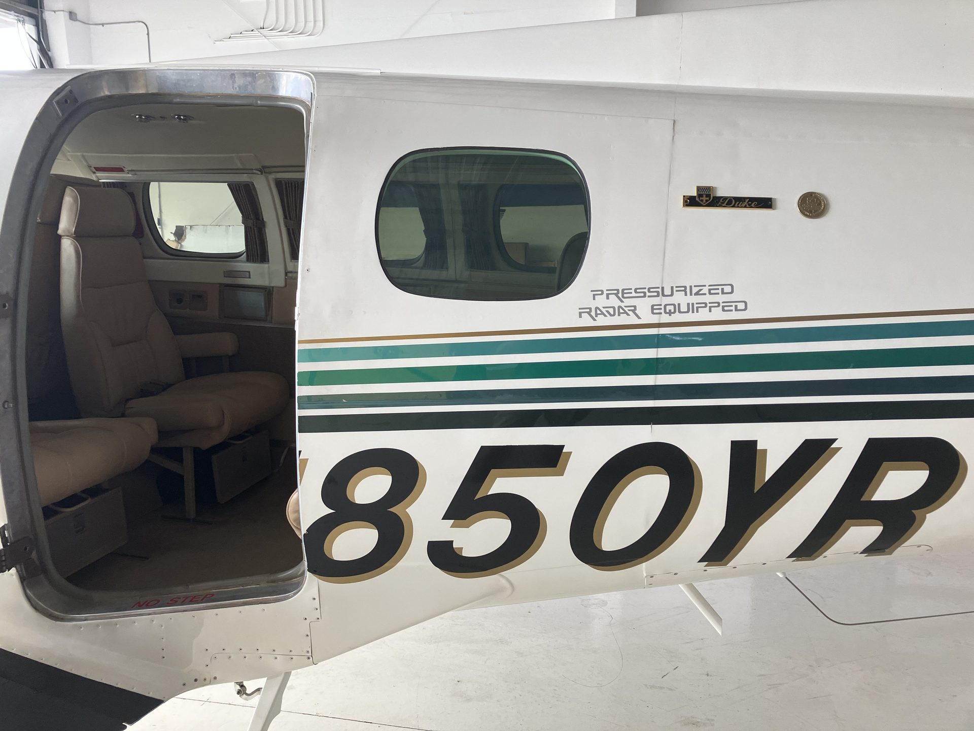 N850YR hangar view